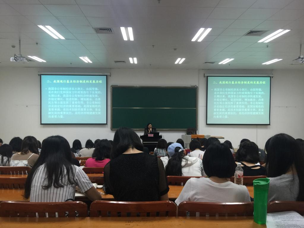 广西壮族自治区发展和改革委员会规划处处长施庆华为威廉希尔williamhill威廉希尔williamhill员工授课